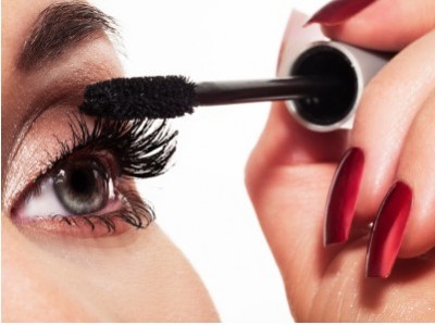 Apply Mascara