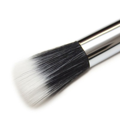MUG Cheek Highlighter Brush