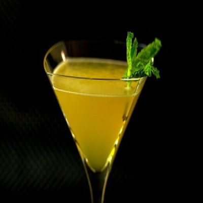 How to Make a Kensington Court Special Cocktail Kensington Court Special Cocktail