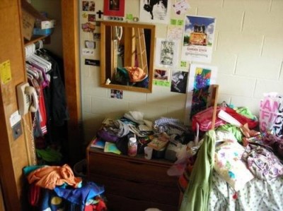 How to Deal With a Messy Roommate How to Deal With a Messy Roommate