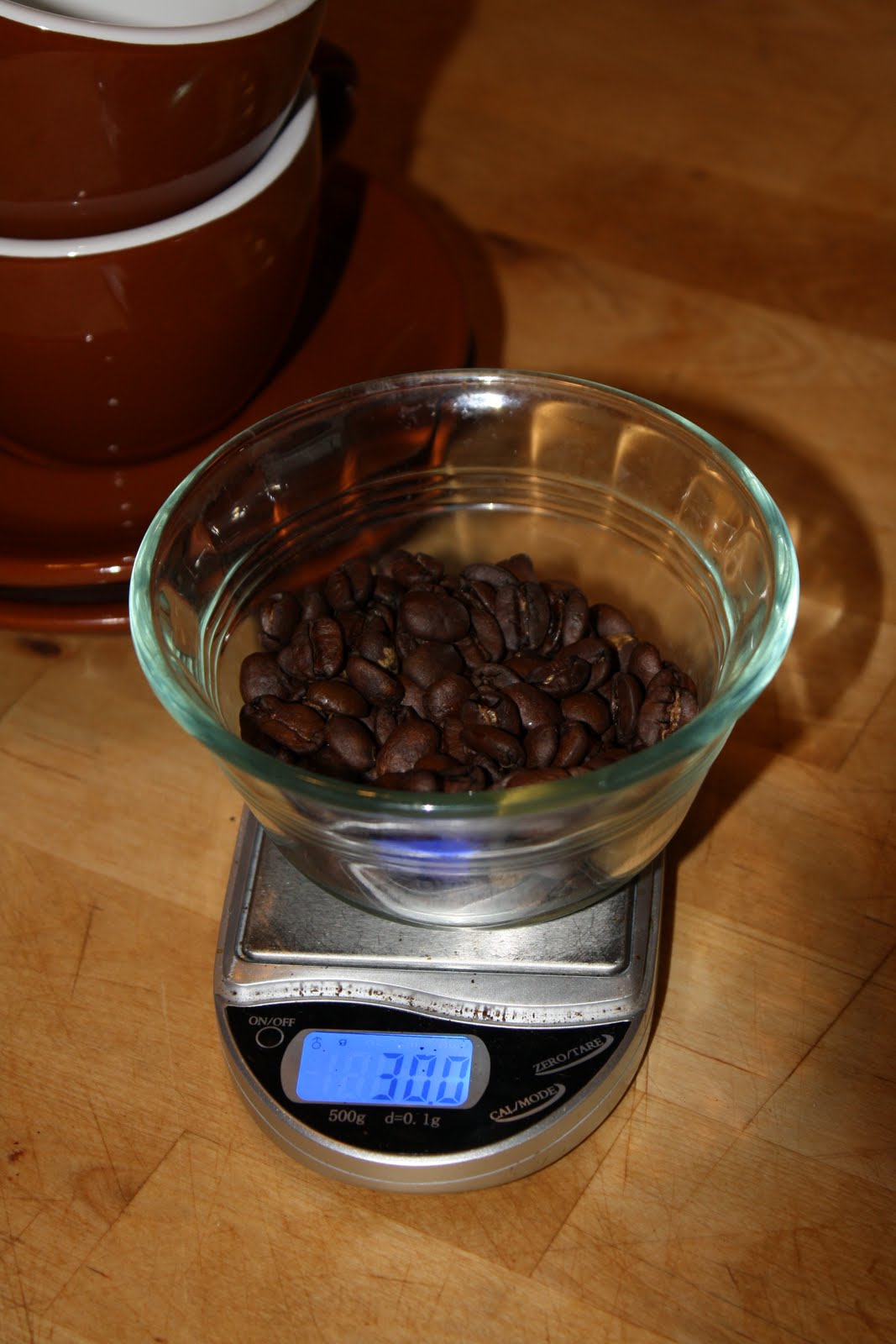 Weighing the coffee