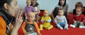 toddlers learn to speak with mothers