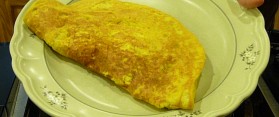 Omelette rolled into a plate