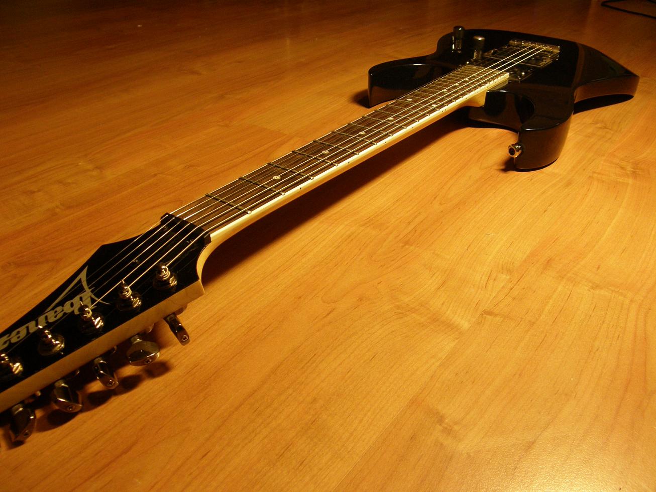 Difference between Neck and Bridge Pickup