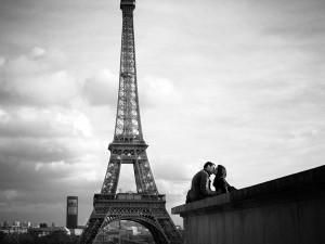 Couple kissing near Eifel Tower