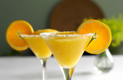 Sparkling mango cocktail