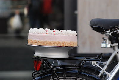 Valentines Day Cake Delivery Services in Montreal