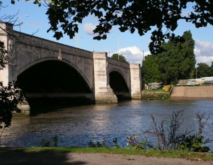 Bridges on River Thames in London