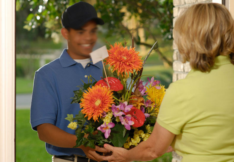 Flowers delivery service for valentine in Montreal