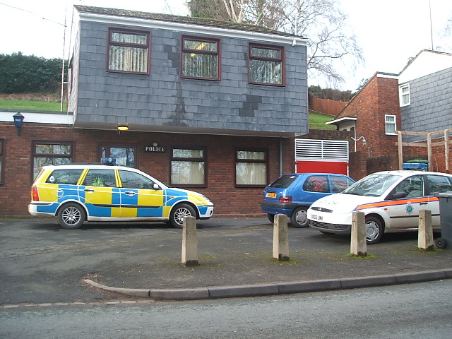 Police Stations near Gunnersbury Station