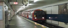 Train in tubestation