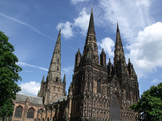 travel guide london to lichfield