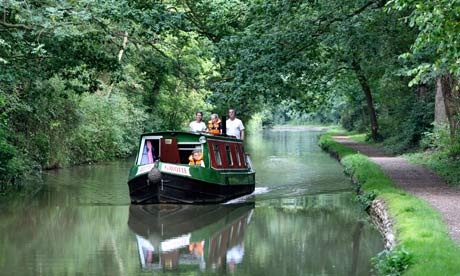 A narrowboat on the Oxford canal near Brinklow, Warwickshire