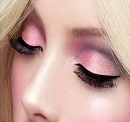 Apply pink eyeshadow