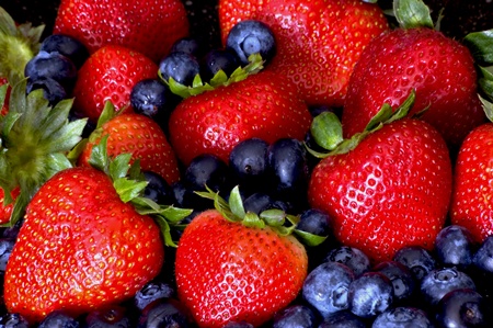 Peppered Strawberries and Blueberries Recipe