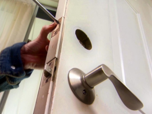 How to replace a door lock set11