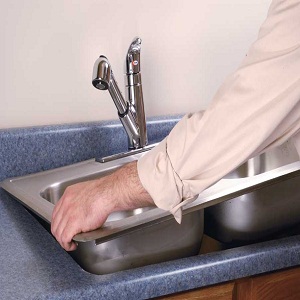 installing_kitchen_sink_toolhq