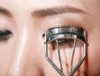 Using Eyeash Curler