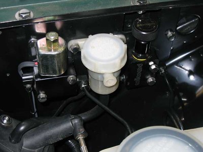 How To Check the Fluid for a Hydraulic Clutch in Your Car
