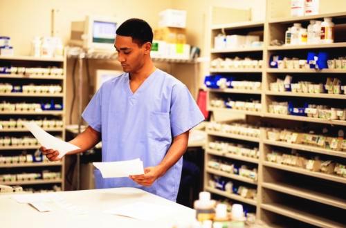 Finding Accredited Pharmacy Technician Schools