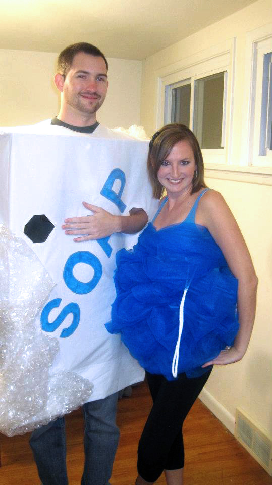 How to Make a Soap And Loofah Costume