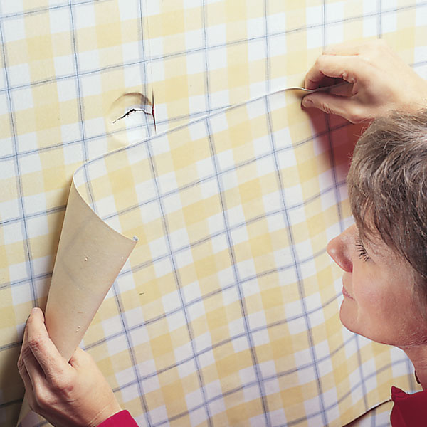 How to Replace a Section of Damaged Wallpaper