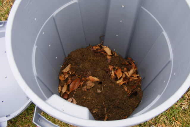 A trash can composter