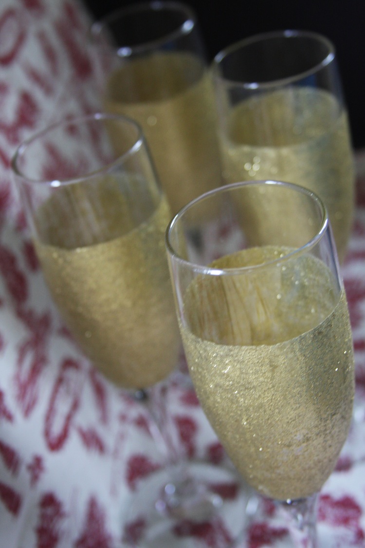 How to Make Glitter Champagne Flutes