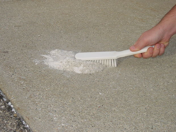 How to Remove a Cooking Oil Stain from Concrete