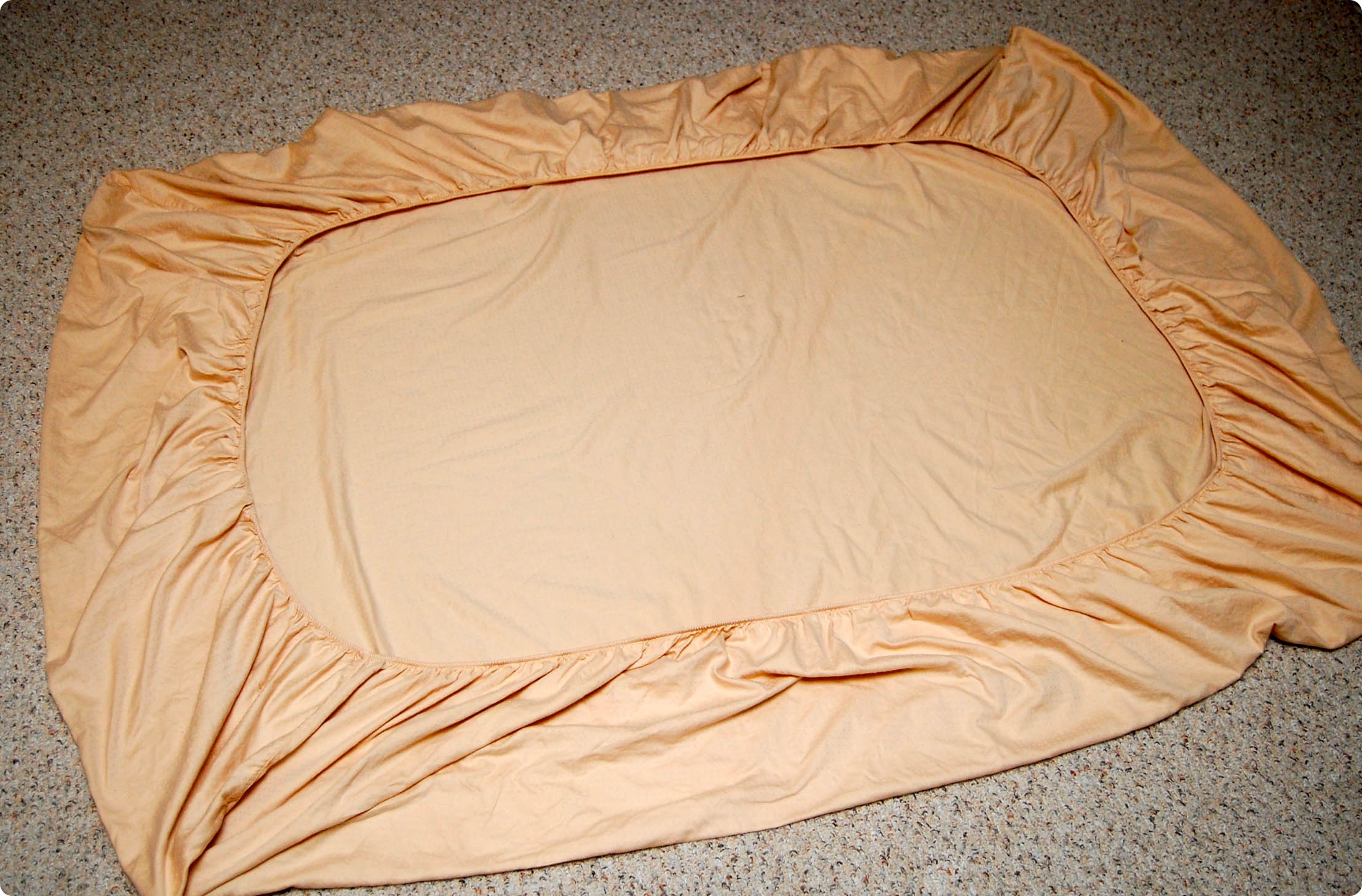 Fold fitted sheets