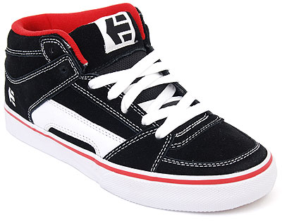 Bar laced Etnies shoes