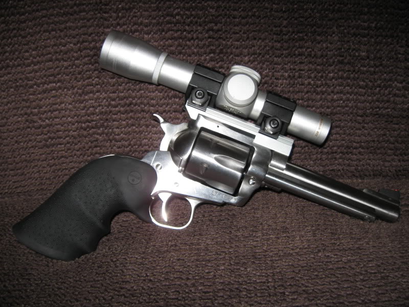 Hanggun fitted with a scope