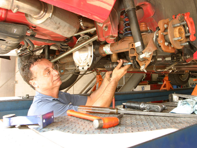Installing the Rear Control Arms on a Mustang