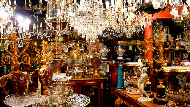 How to Be an Antiques Dealer