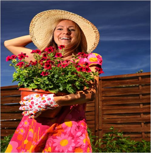 How to Naturally Protect Your Skin From the Sun if You Garden