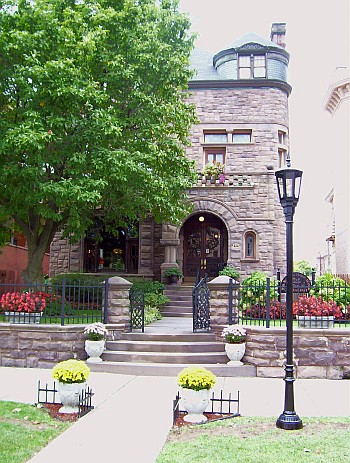 Louisville's Historic Rocking Horse Manor