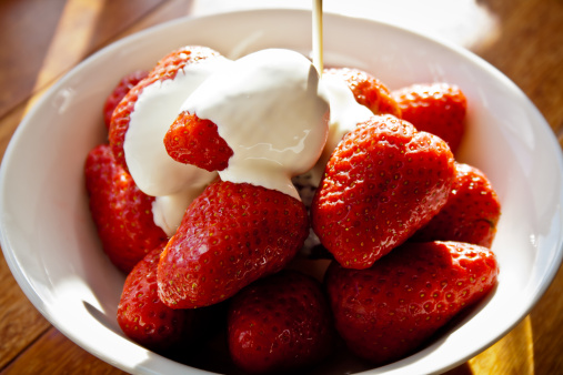 Make Strawberries and Champagne Cream