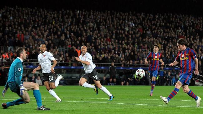 Messi chipping the ball over Almunia