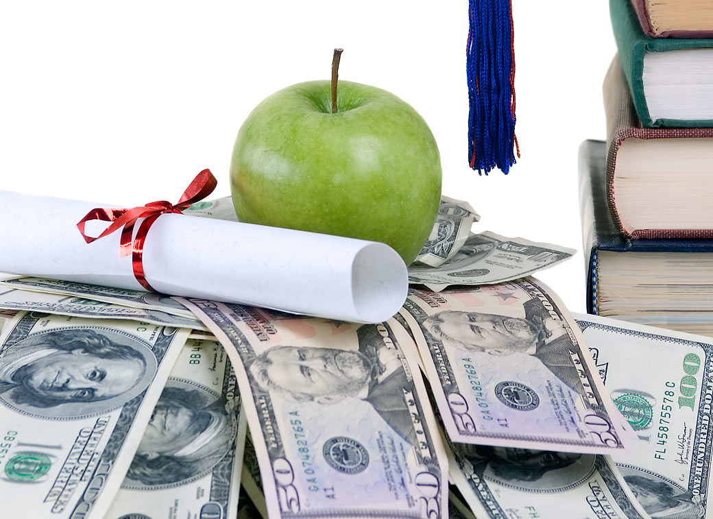 How to Be Smart about Your Money in College